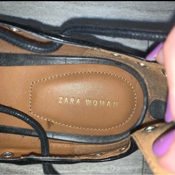 ZARA Woman
Black Pointed Toe
Grommet Lace Up Leather Flats Size 38 - Picture 8 of 11